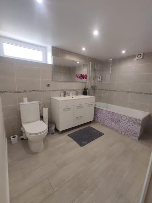 Appartement 100M2, Independant Dans Notre Maison Garennes-sur-Eure Eksteriør billede